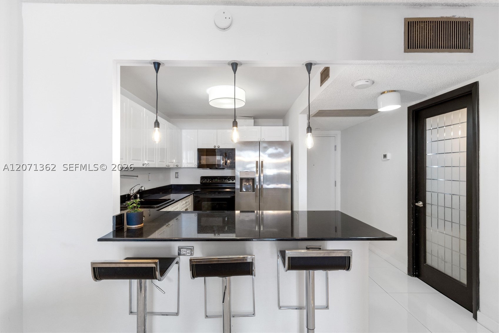 2301 collins ave 931