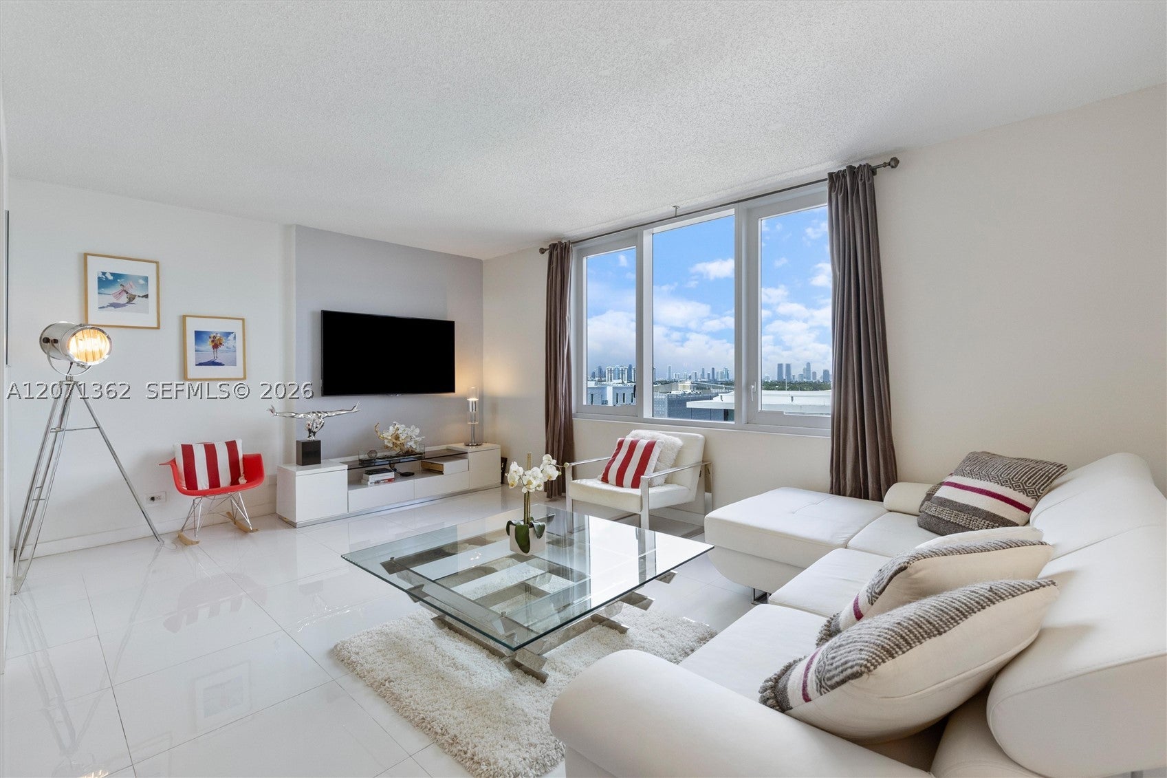 2301 collins Ave
