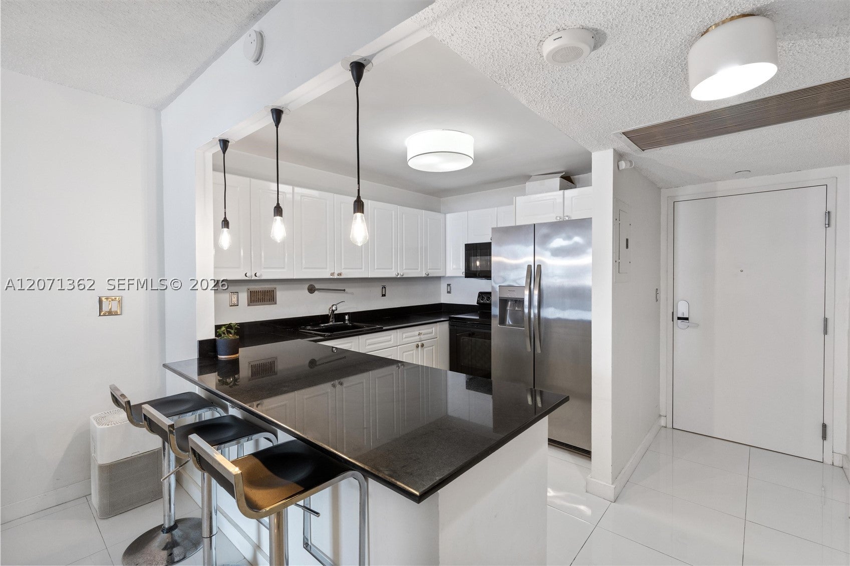 2301 collins ave 931