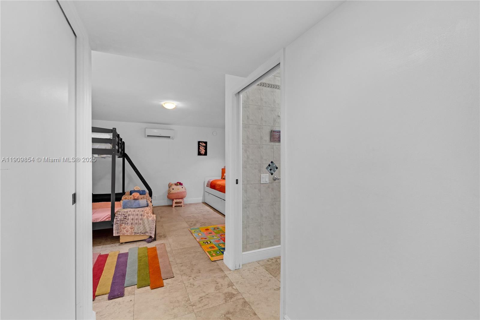 HOLLYWOOD HILLS - Residential Lease