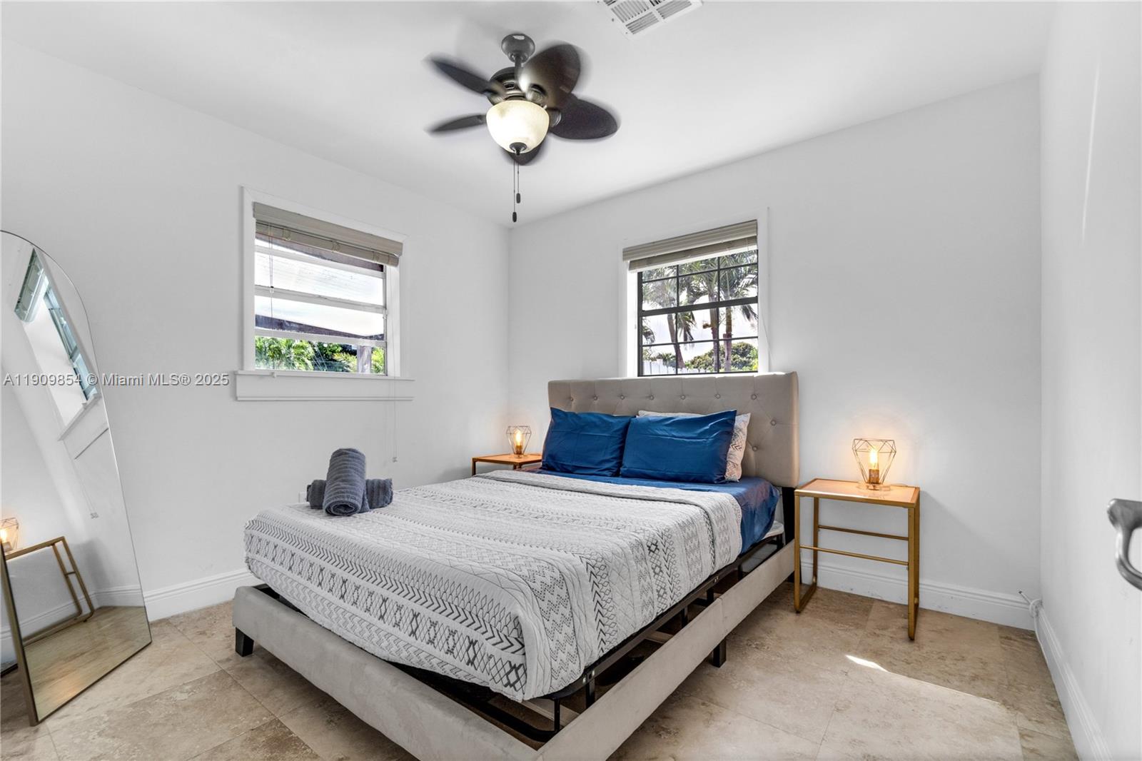 HOLLYWOOD HILLS - Residential Lease