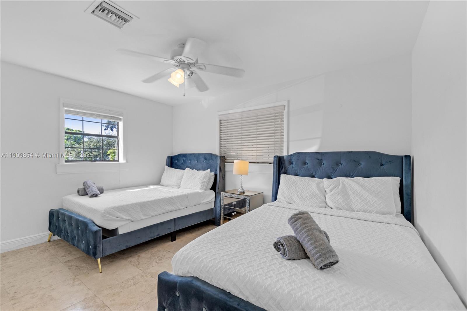 HOLLYWOOD HILLS - Residential Lease