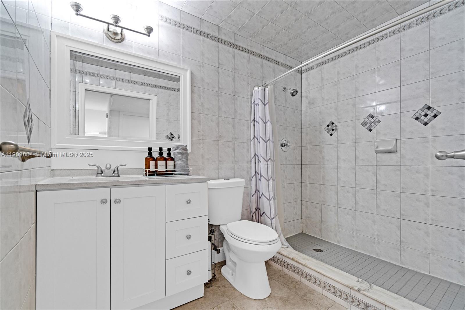 HOLLYWOOD HILLS - Residential Lease