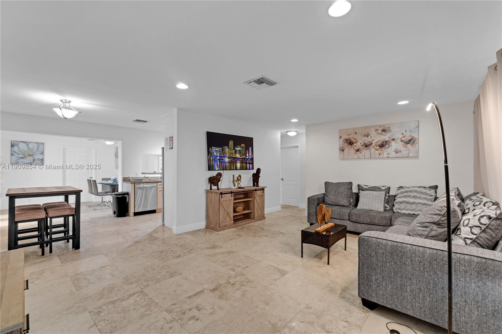 HOLLYWOOD HILLS - Residential Lease