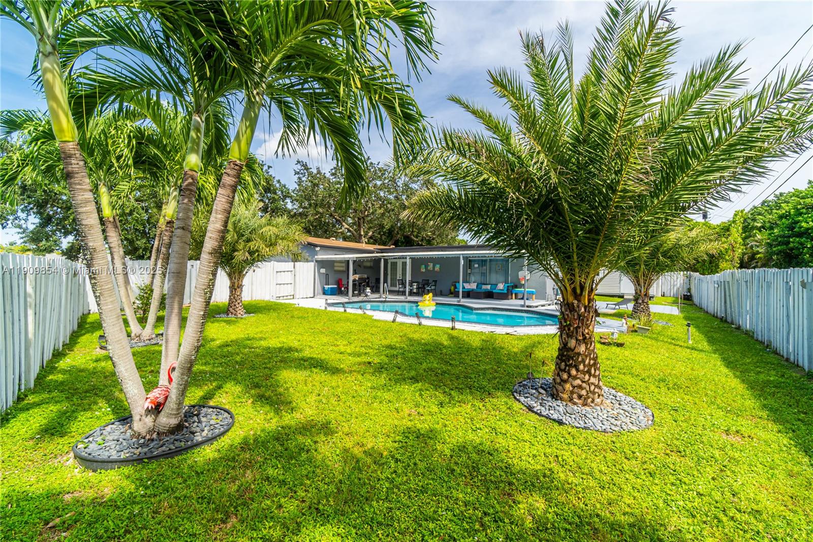 HOLLYWOOD HILLS - Residential Lease