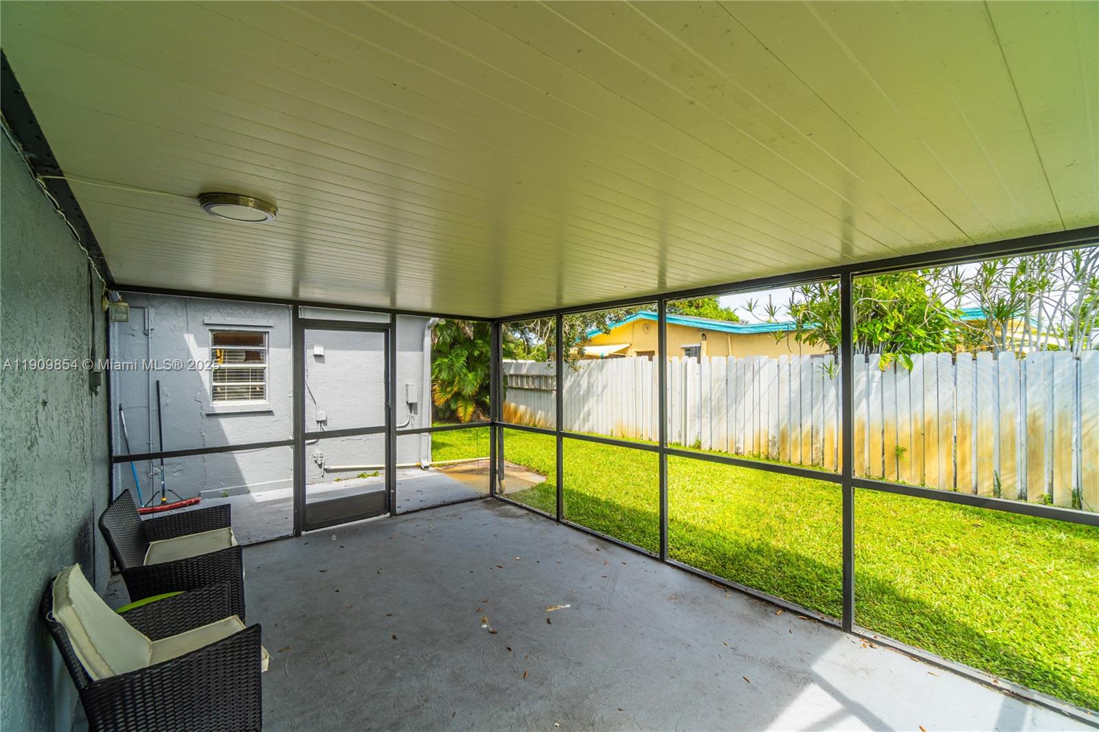 HOLLYWOOD HILLS - Residential Lease