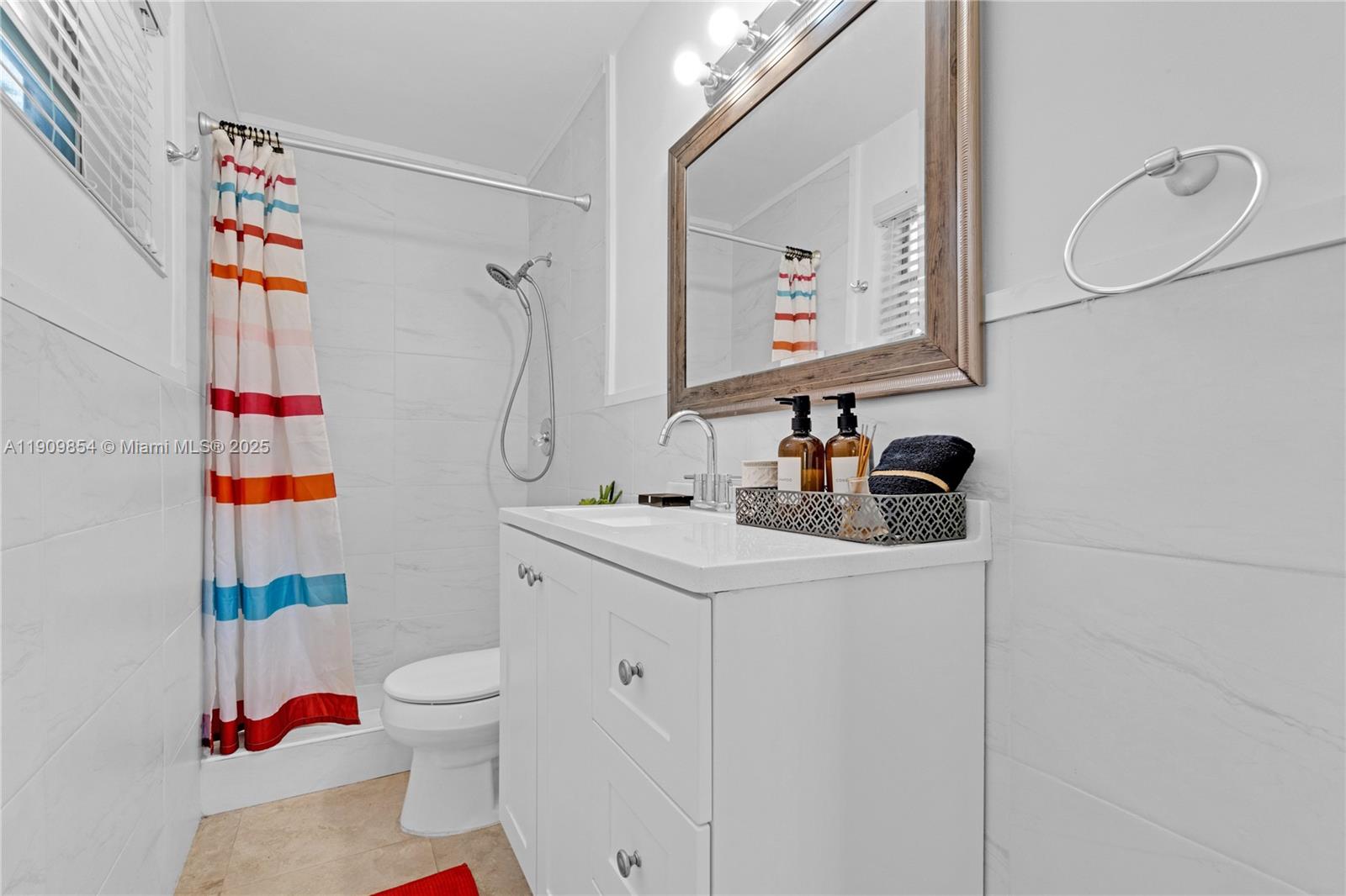 HOLLYWOOD HILLS - Residential Lease