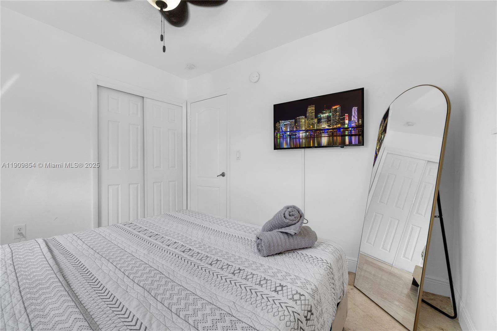 HOLLYWOOD HILLS - Residential Lease