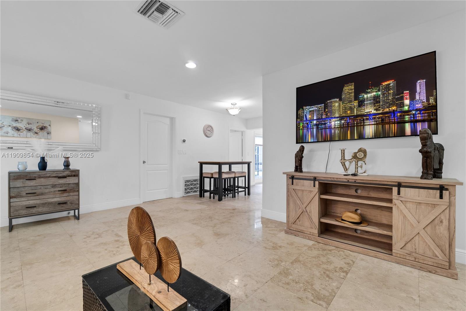 HOLLYWOOD HILLS - Residential Lease