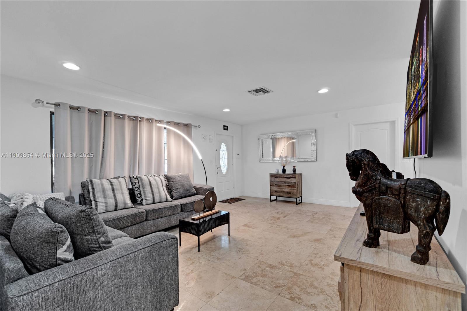 HOLLYWOOD HILLS - Residential Lease