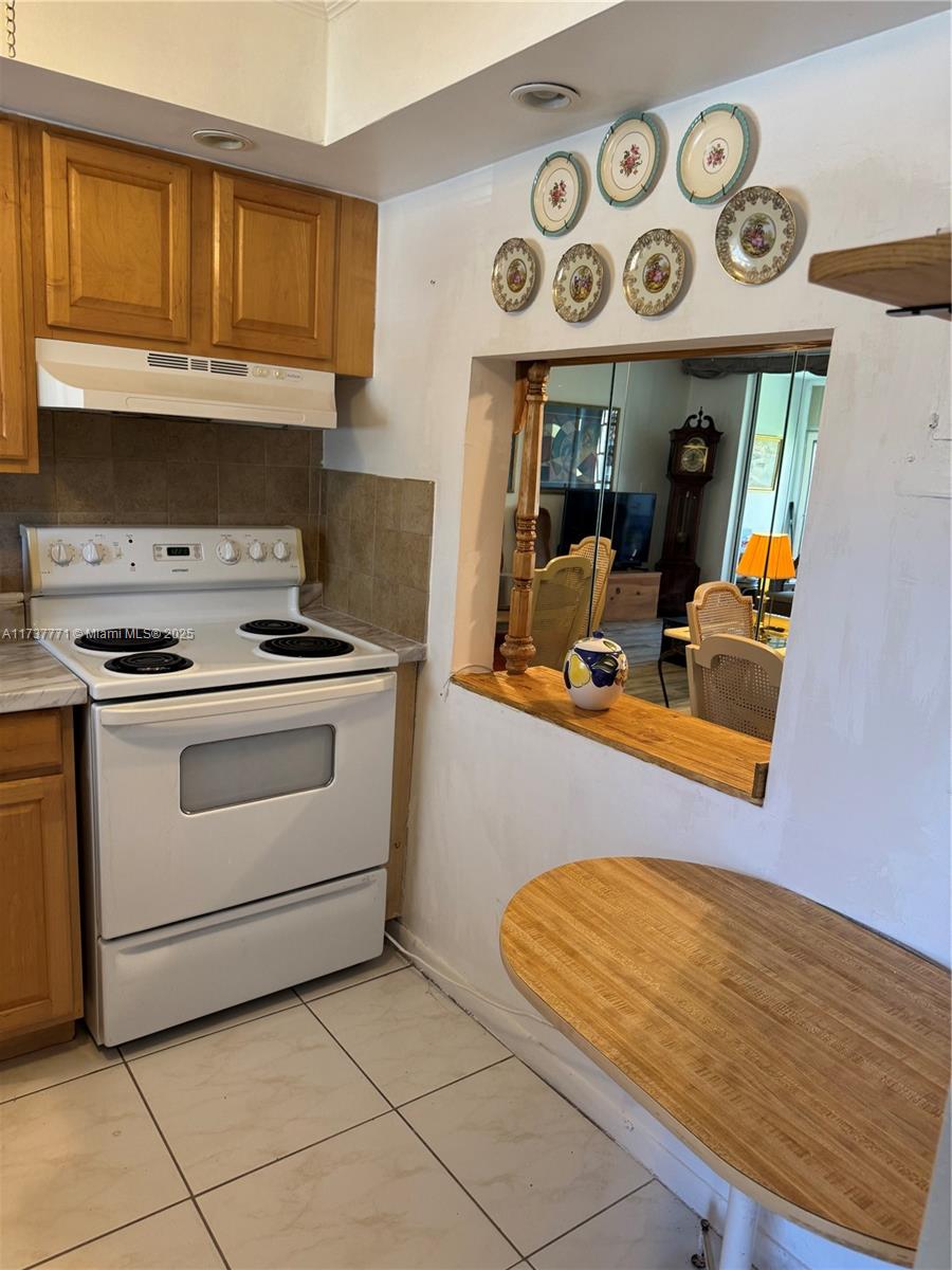 2741 N Pine Island Rd 108