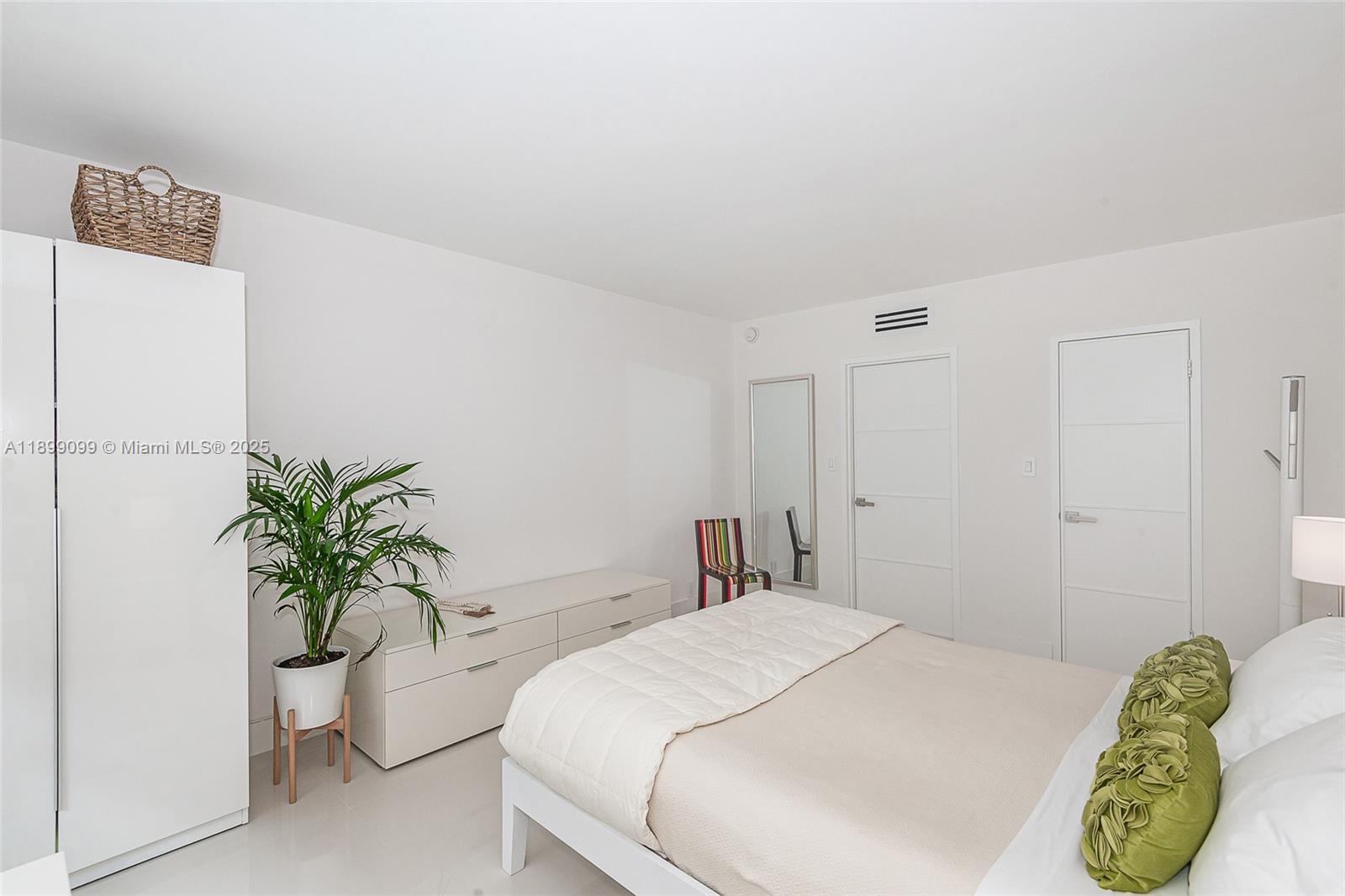 MIRADOR 1000 CONDO - Residential