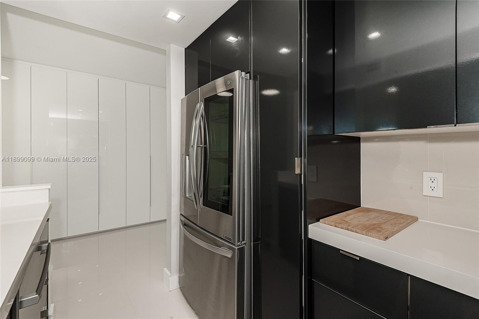 MIRADOR 1000 CONDO - Residential