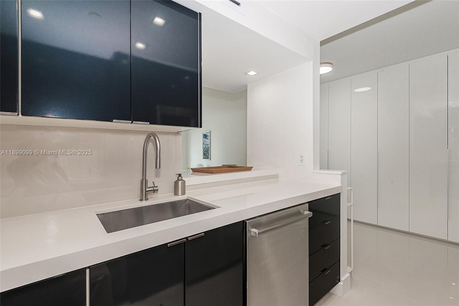 MIRADOR 1000 CONDO - Residential