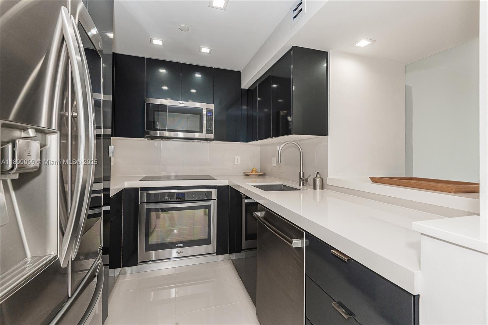 MIRADOR 1000 CONDO - Residential