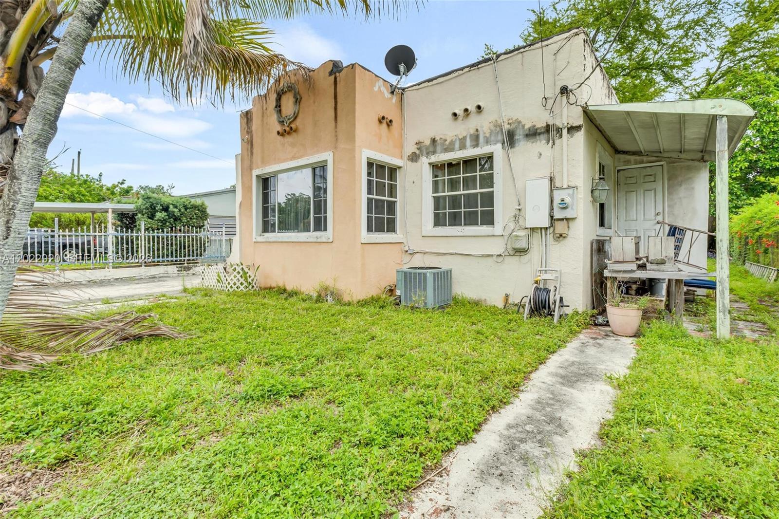 1122 NW 38th St