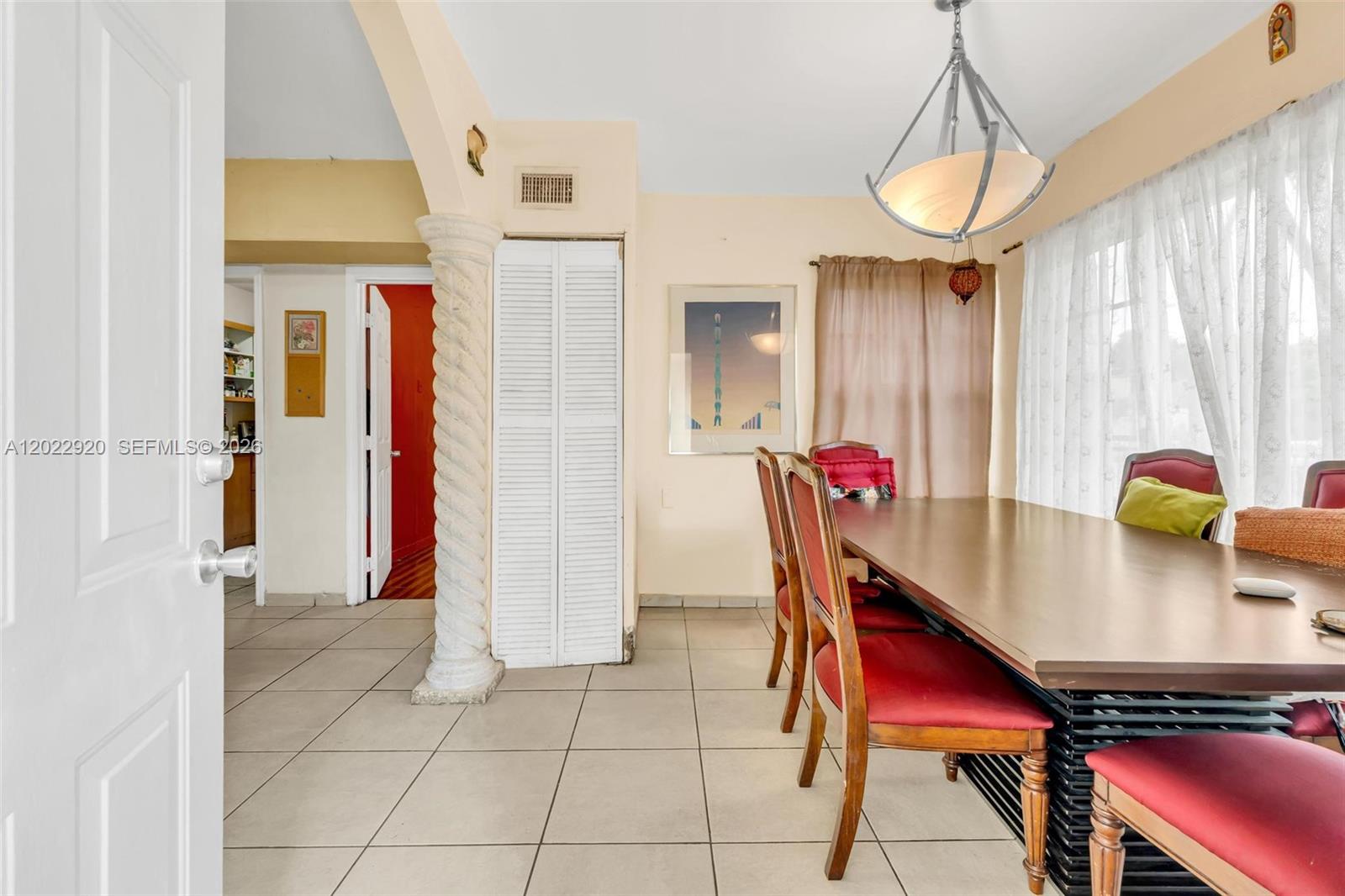 1122 NW 38th St