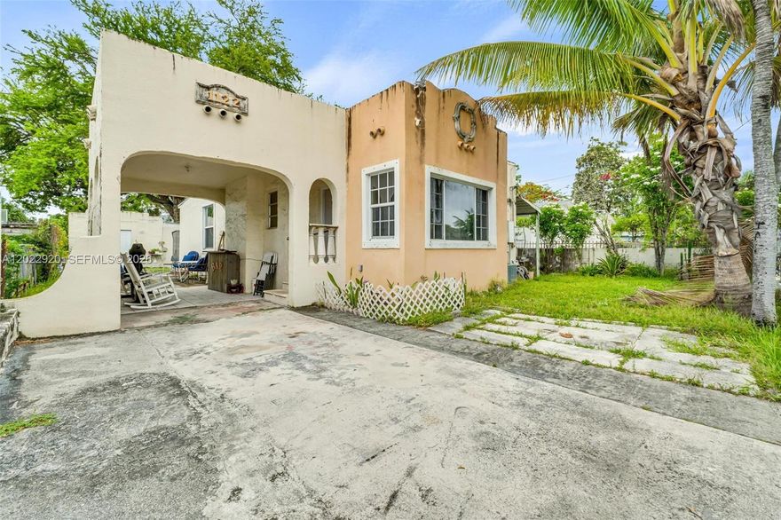 Excellent opportunity! Property for sale in the heart of Miami. Great investment opportunity with excellent income-producing potential. Don’t miss out on this opportunity.