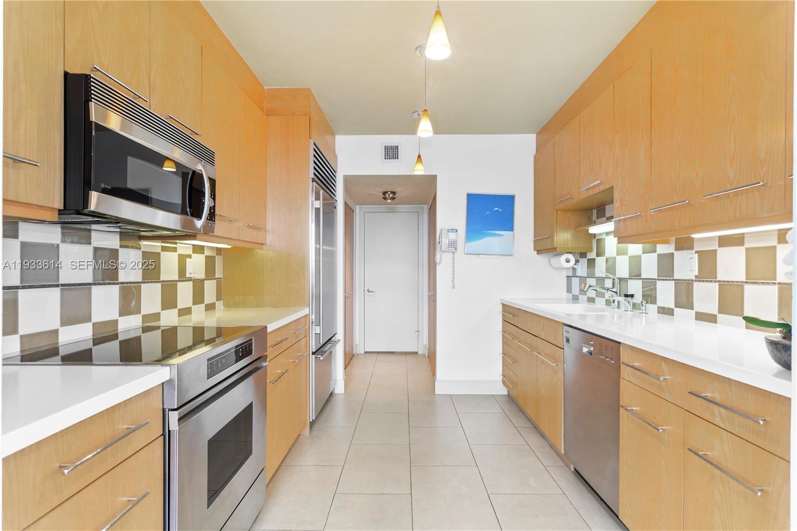 TURNBERRY ISLE SOUTH COND - Residential