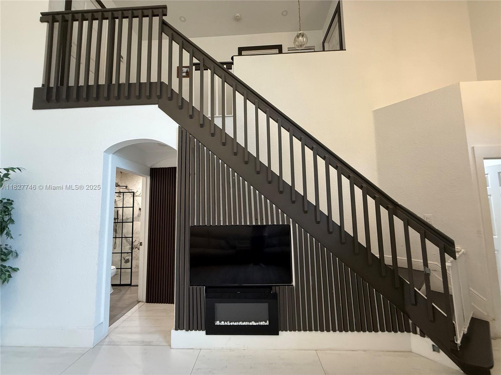 468 Lakeside Cir