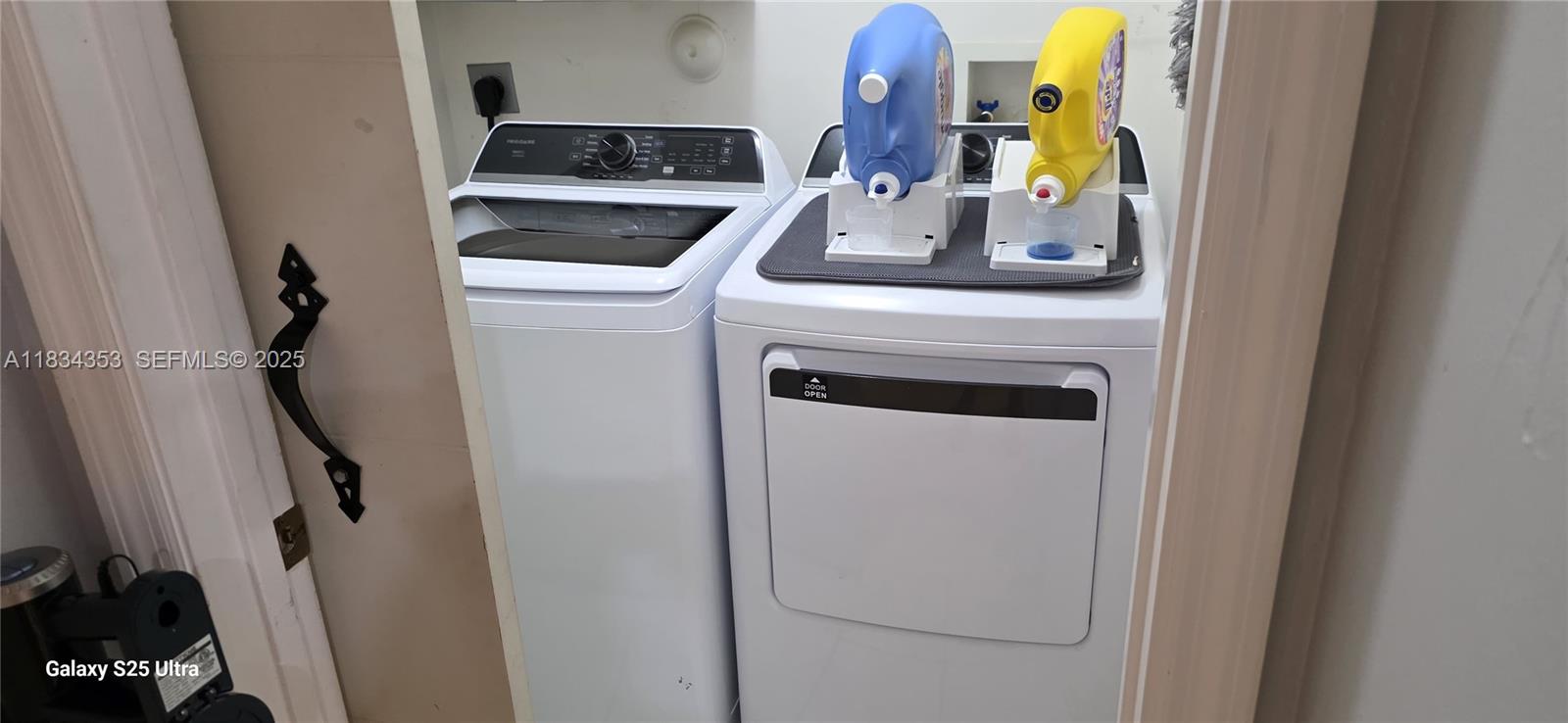 SUNSET LAKES PLAT TWO - Residential