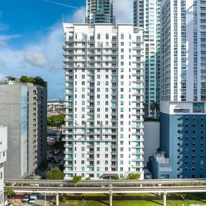 Welcome to urban living in the heart of Downtown Miami! This bright and spacious one-bedroom, one-bath residence offers an open floor plan with floor-to-ceiling windows. The modern kitchen features sleek cabinetry and stainless steel appliances, flowing seamlessly into the living and dining area, perfect for entertaining. The generously sized 685 sq ft. unit has ample closet space, and the bathroom is tastefully appointed with contemporary finishes. Enjoy the convenience of in-unit laundry and resort-style amenities, a pool with panoramic views, a fitness center, 24-hour security, and on-site management. Ideally located just steps from Bayfront Park, Miami Dade College, the Metromover, and minutes to Brickell, Wynwood, and Miami Beach.