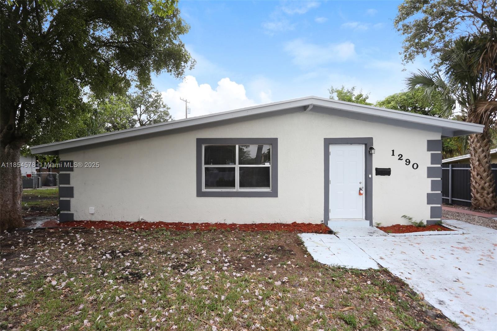 Enjoy this gorgeous home featuring living and entertainment space. This adorable home offers 3 bedroom and 2 bathroom home with tile type flooring. The modern kitchen is equipped with modern appliances and offers updated cabinets with plenty of storage space. Home has neutral paint throughout. The private, fenced in backyard, is perfect for pets or for enjoying gorgeous days outdoors. This home won't last long. Apply today!
NOTE: Resident is responsible for installing their own washer & dryer. Move in dates are tentative and subject to change. All our homes convey in safe, clean & fully functional conditions. Prices and availability are subject to change at any time.