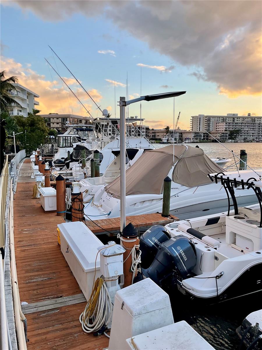 LAKE POINT TOWER CONDOMIN - Residential
