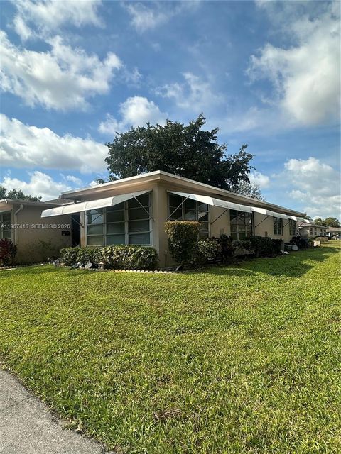Photo of 1252 W Club Dr W #D, Delray Beach, FL 33445 (MLS # A11967413)
