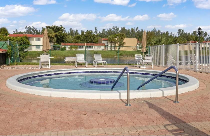 GOLDEN LAKES VILLAGE COND - Residential