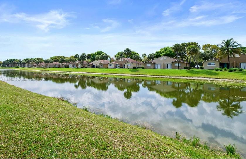 GOLDEN LAKES VILLAGE COND - Residential