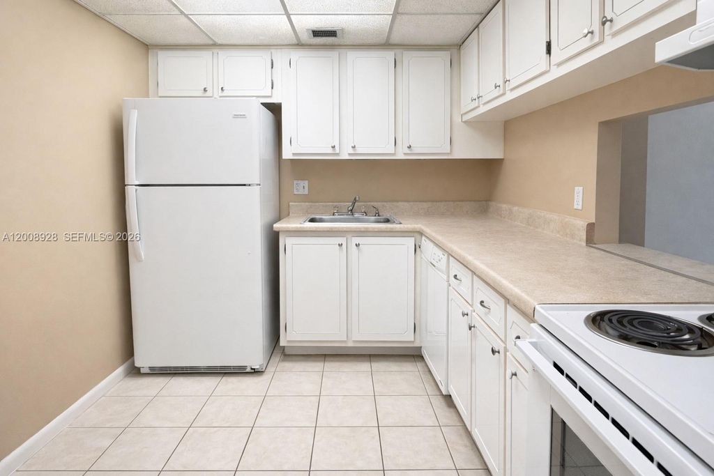 Photo of 470 Executive Center Dr #2D, West Palm Beach, FL 33401 (MLS # A12008928)