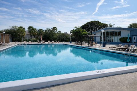 Tiny photo for 470 Executive Center Dr #2D, West Palm Beach, FL 33401 (MLS # A12008928)