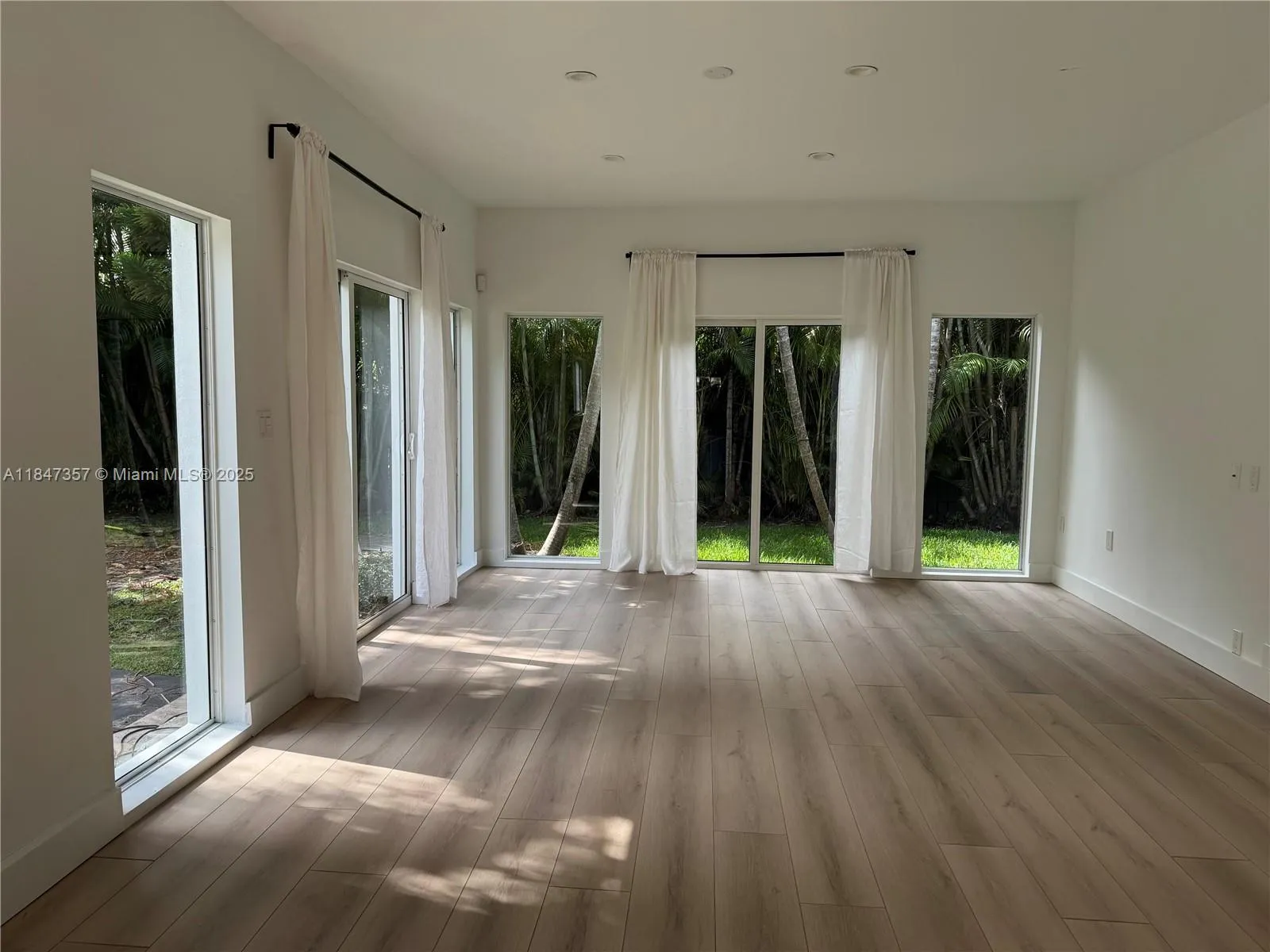 Miami, Florida 33145, United States, 3 Bedrooms Bedrooms, ,2 BathroomsBathrooms,Residential,Active,178659
