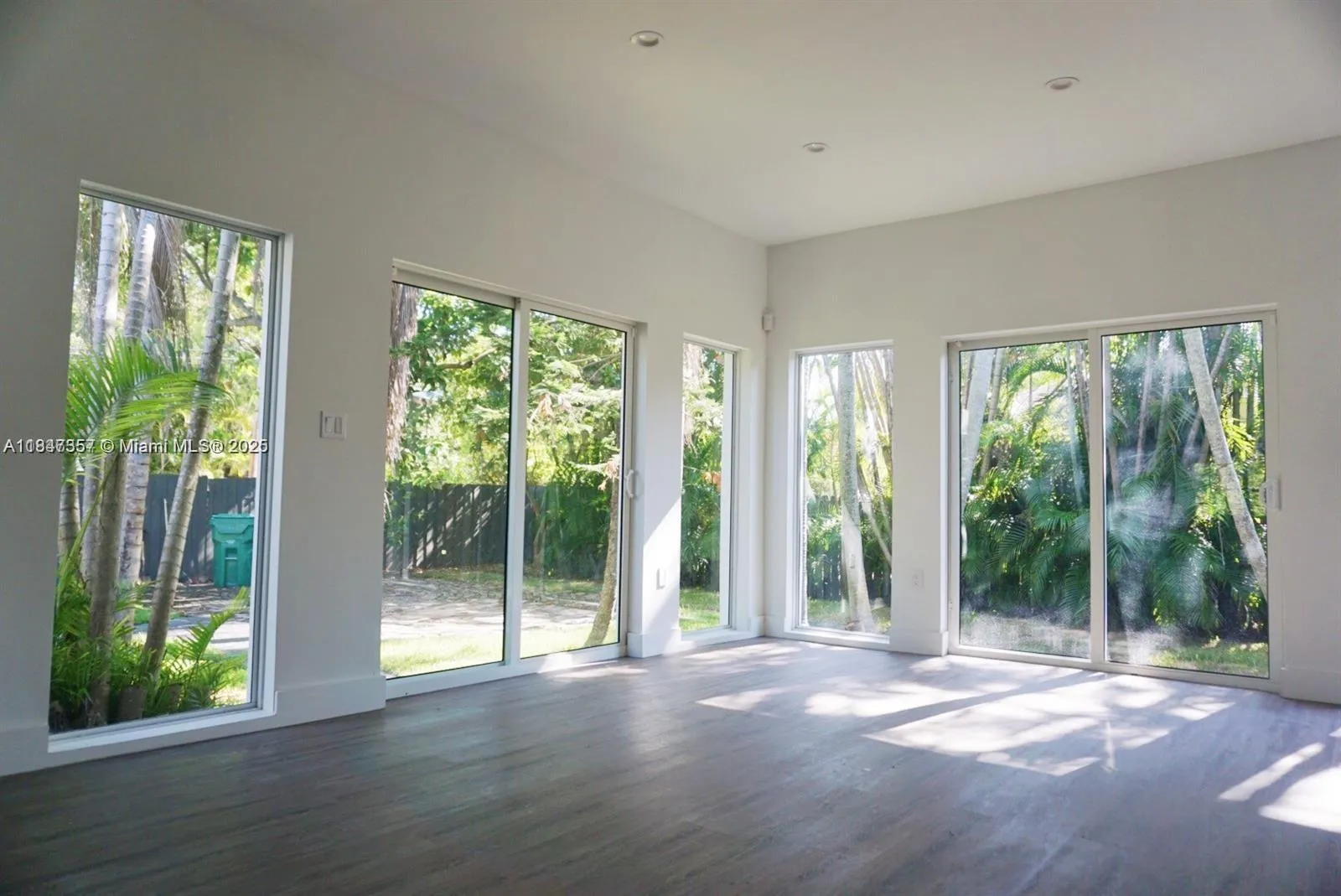 Miami, Florida 33145, United States, 3 Bedrooms Bedrooms, ,2 BathroomsBathrooms,Residential,Active,178659