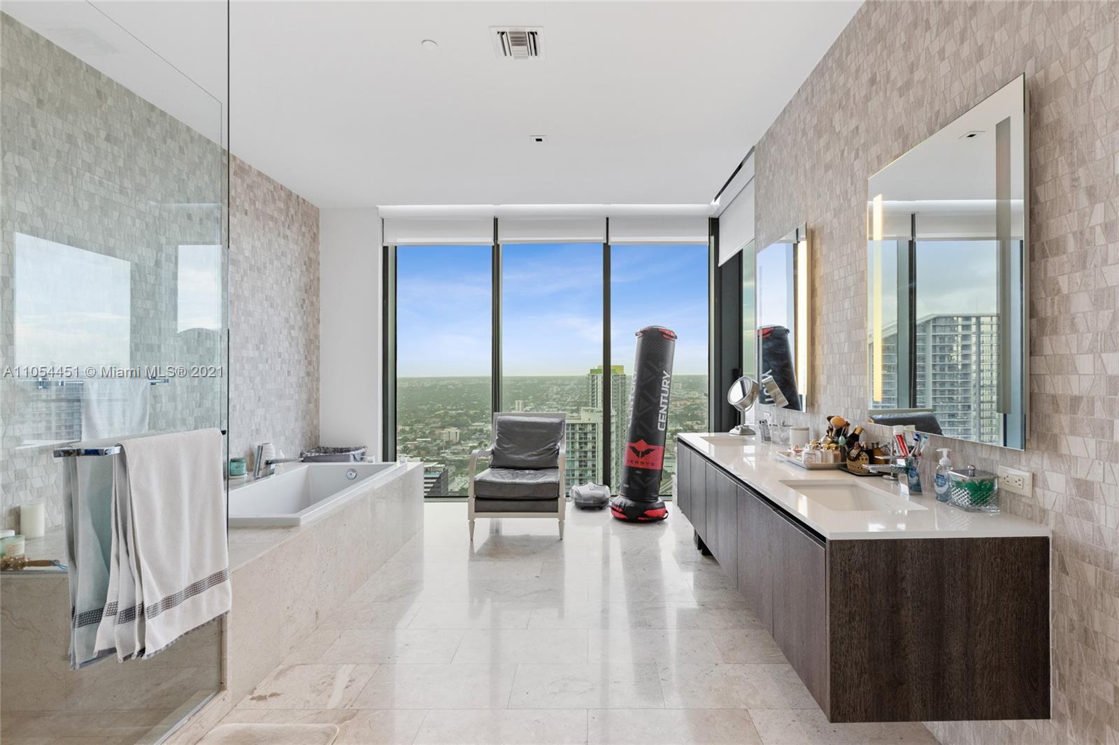 REACH CONDO - Residential