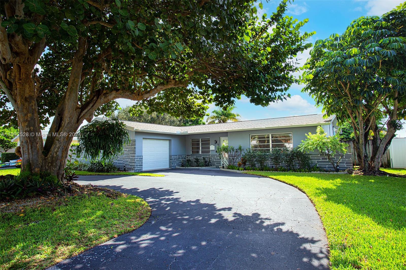 Property for Sale at 4316 Jackson St, Hollywood, Broward County, Florida - Bedrooms: 3 
Bathrooms: 2  - $729,000