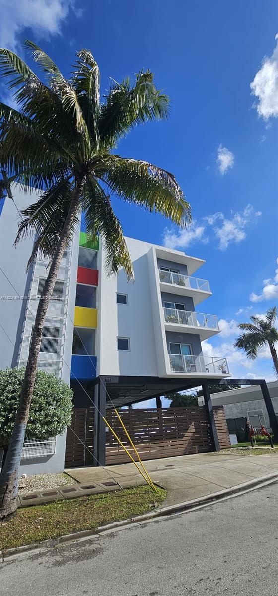 Apartment for Rent located in Allapattah,This is a corner unit with doble balcony with acces from the Room and the
Livingroom, 2 bedrooms and 1 Bathroom,1 Parking & Cable Included, Washer & Dryer in unit. SAME DAY
APPROVAL We accept Plan 8 !!! No Pet Sorry!!!! 2 Month to Move in and the 3r month can be paid in partial
payment to qualify tenant!!