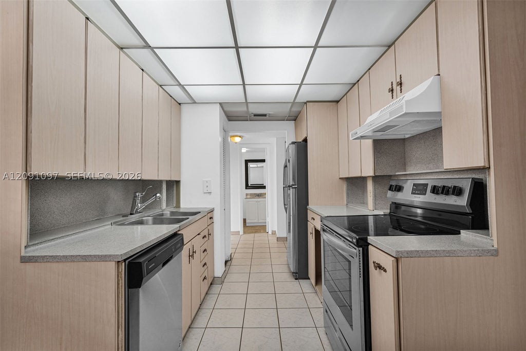 Photo of 430 Commodore Dr #304, Plantation, FL 33325 (MLS # A12091097)