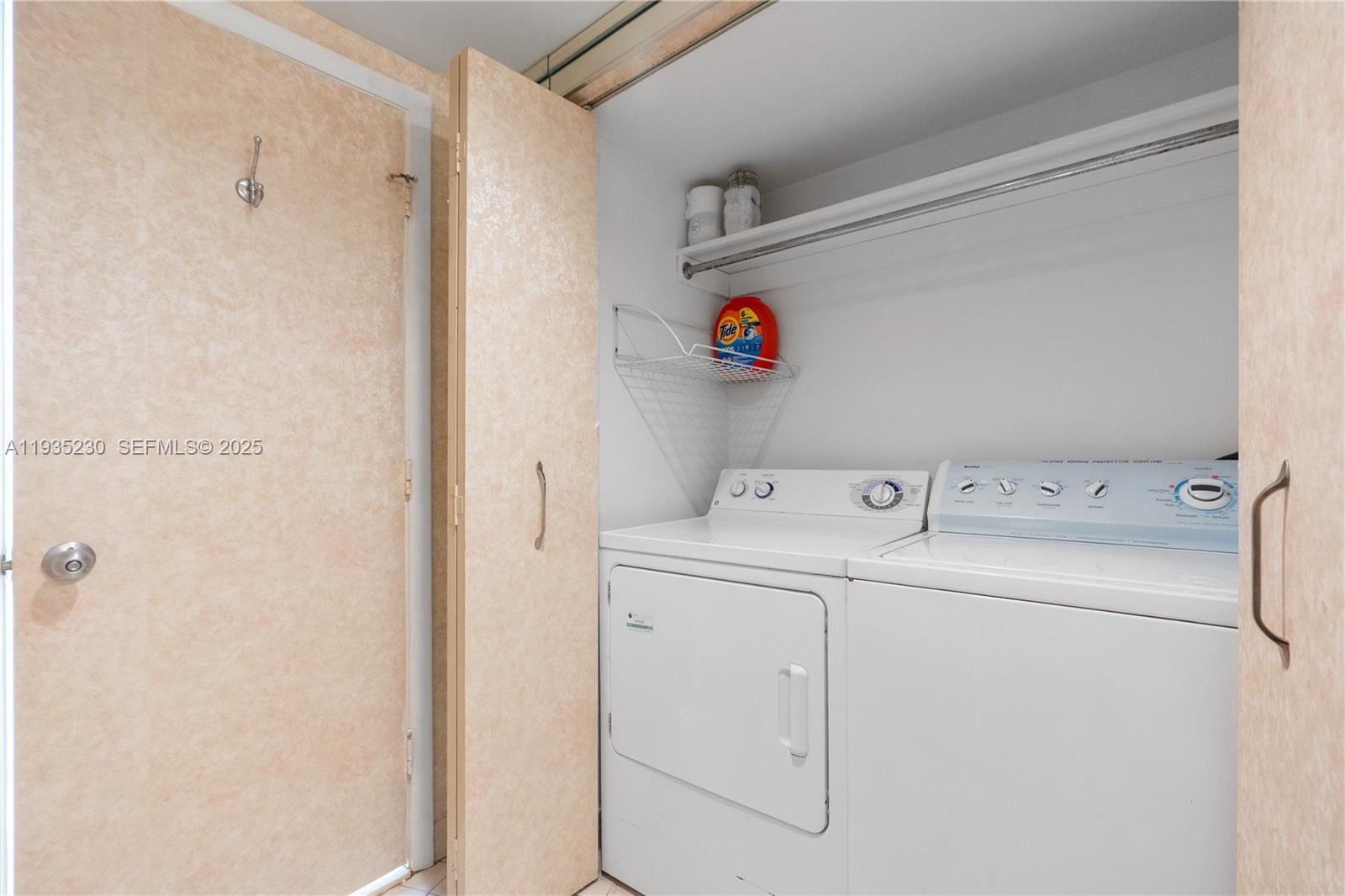 1000 ISL BLVD WILLIAMS IS - Residential