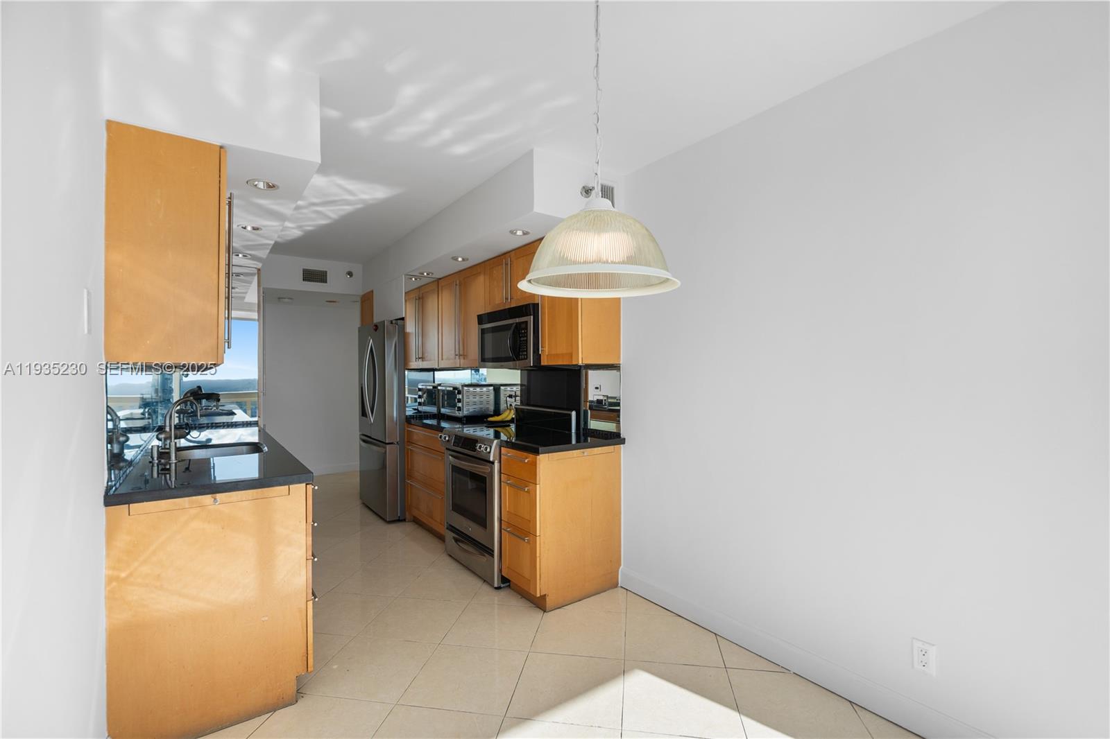 1000 ISL BLVD WILLIAMS IS - Residential