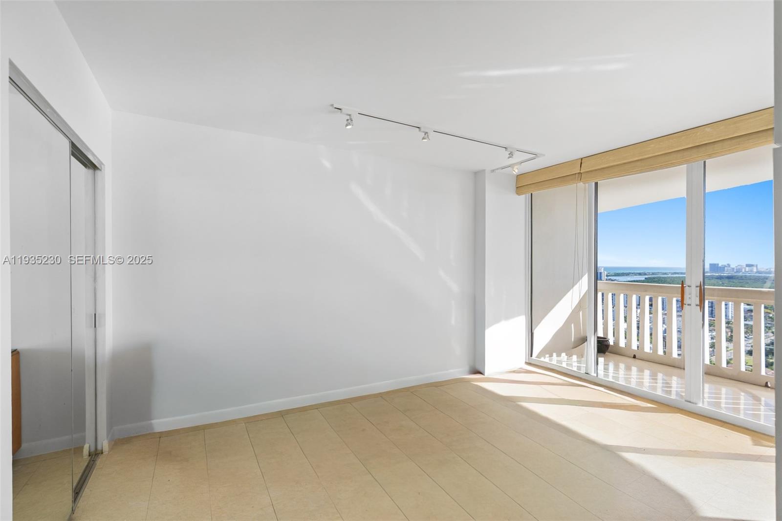 1000 ISL BLVD WILLIAMS IS - Residential