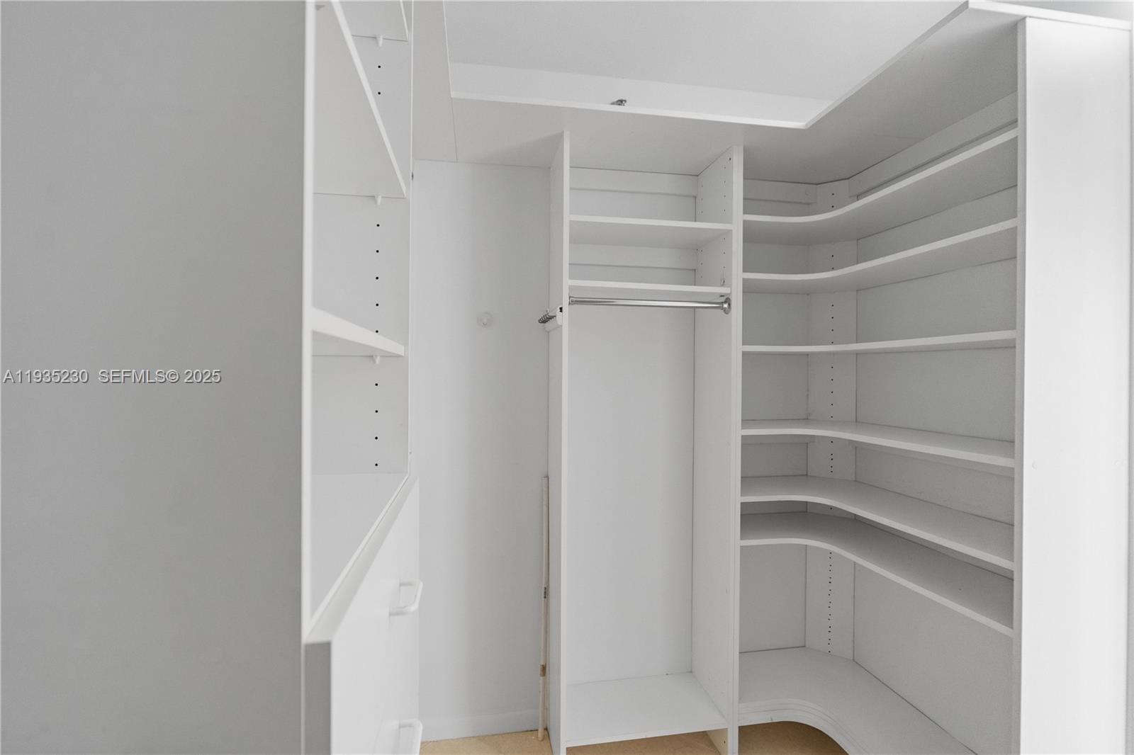 1000 ISL BLVD WILLIAMS IS - Residential