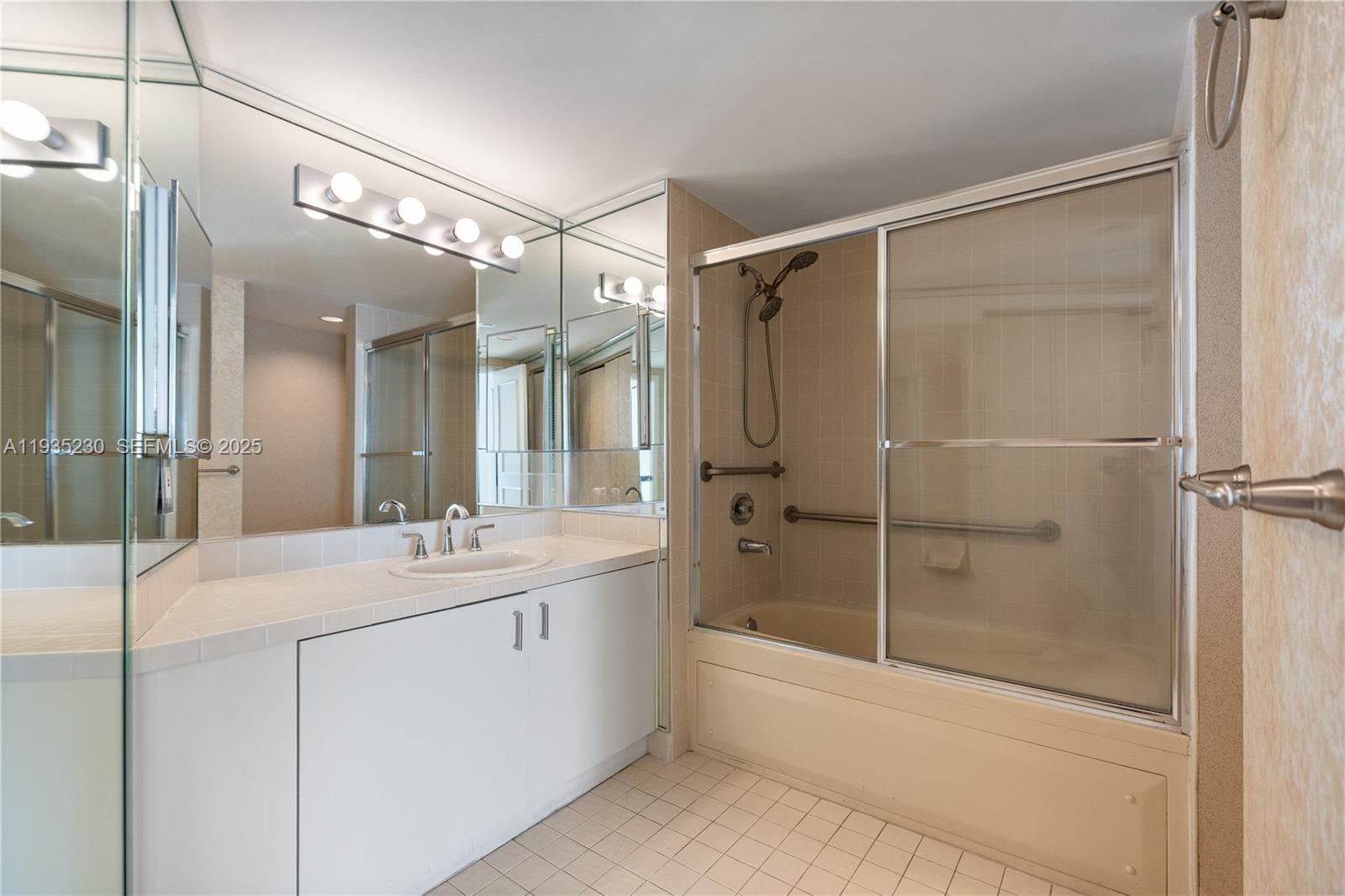 1000 ISL BLVD WILLIAMS IS - Residential