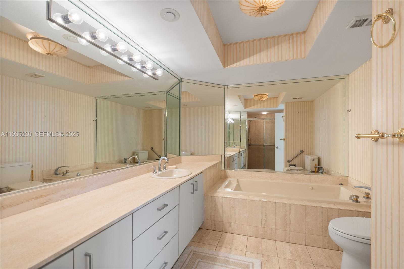 1000 ISL BLVD WILLIAMS IS - Residential