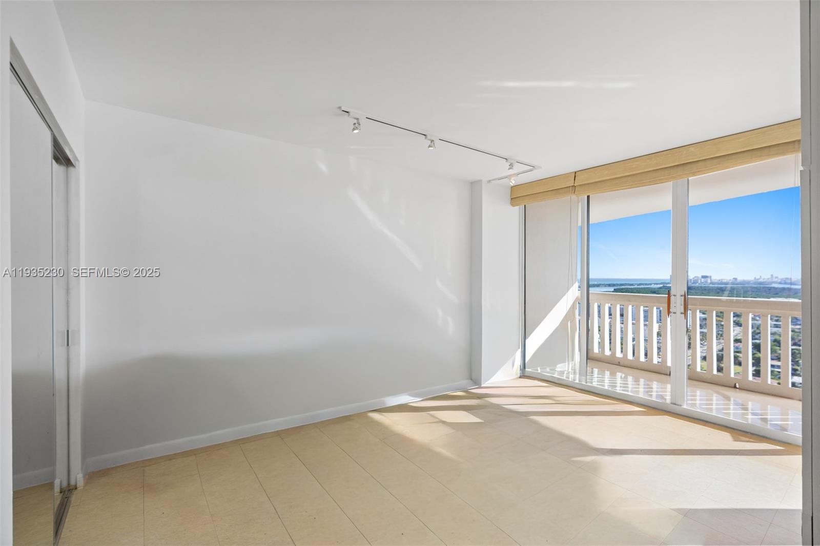 1000 ISL BLVD WILLIAMS IS - Residential