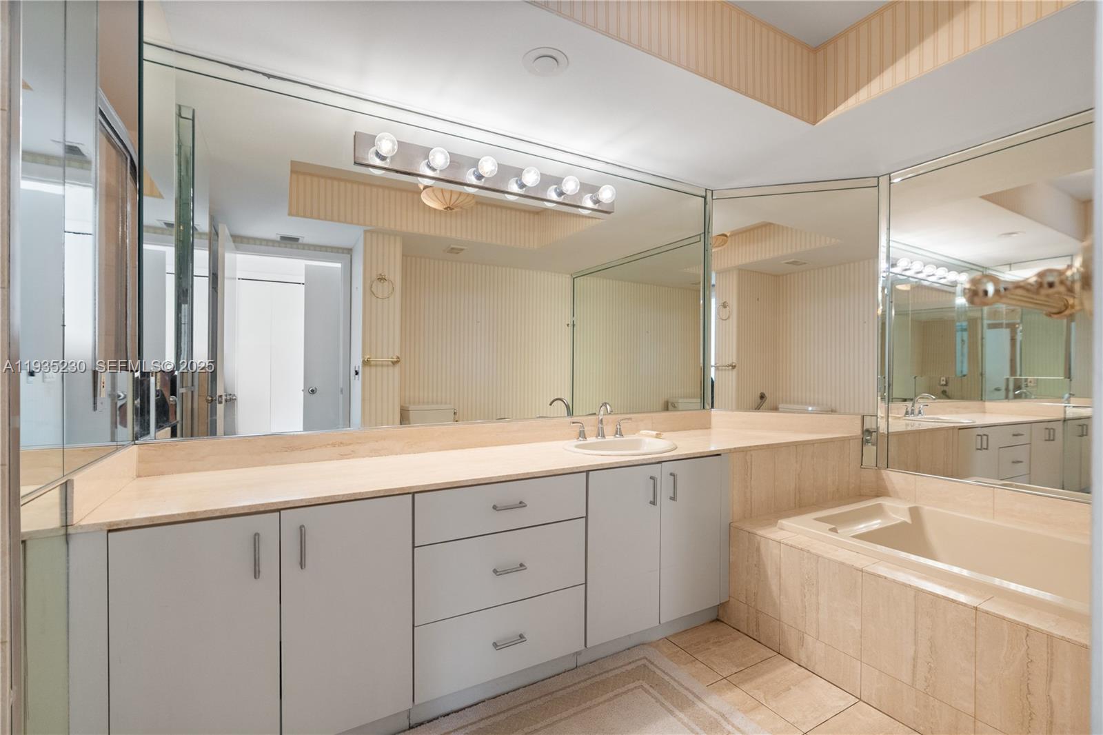 1000 ISL BLVD WILLIAMS IS - Residential