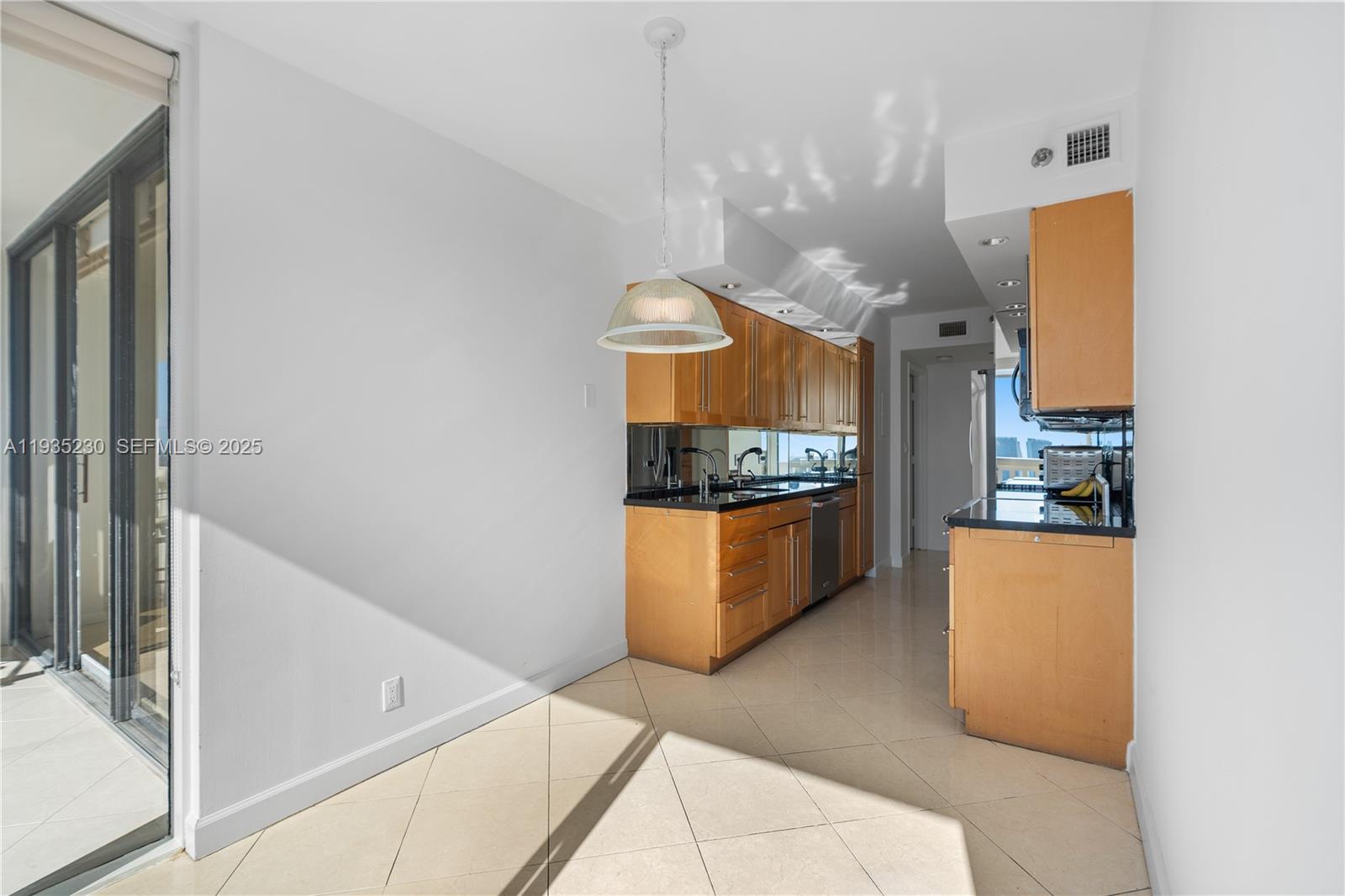 1000 ISL BLVD WILLIAMS IS - Residential