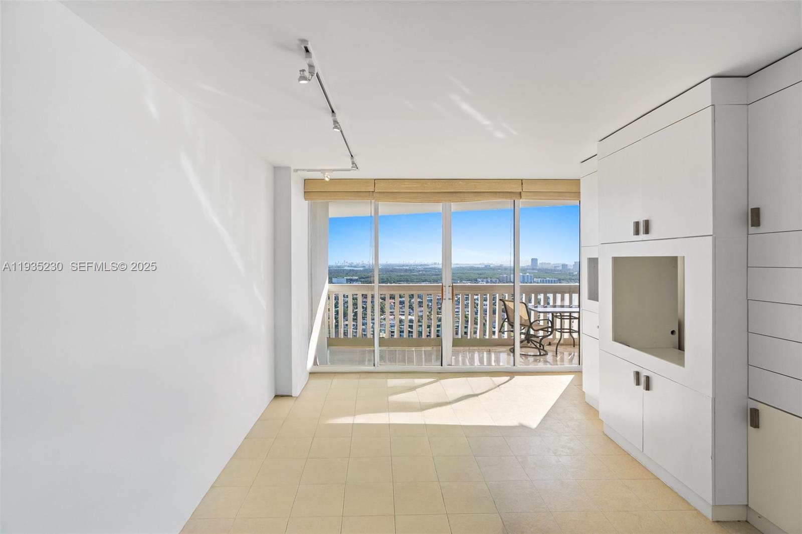 1000 ISL BLVD WILLIAMS IS - Residential