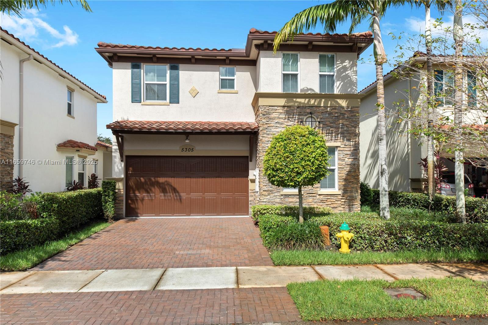 5305 Falcon Trl, Davie, Broward County, Florida - 5 Bedrooms  
4 Bathrooms - 